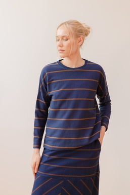2503132BCap Top Marine/ Brown Lines