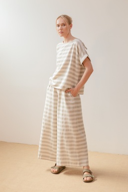 2602244 Pantalón Rayas beige Verde