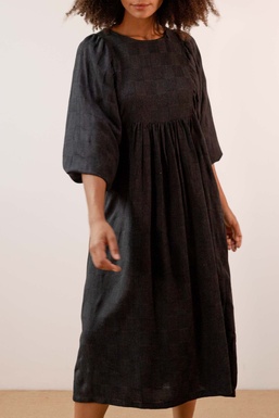 2501124ACap Vestido Negro