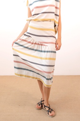 2502122Cap Falda Rayas